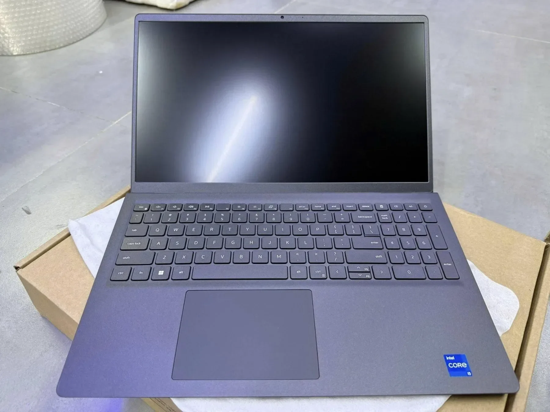 Ảnh tin Laptop Dell DC15250 (P112F010) Core i5- 1334U 8GB 512GB 15.6" FHD Touch Intel Iris Xe Graphics Windo