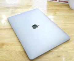 Macbook Pro Retina 2019 – Touchbar – I5/16/256 –thunderbolt 3 ports