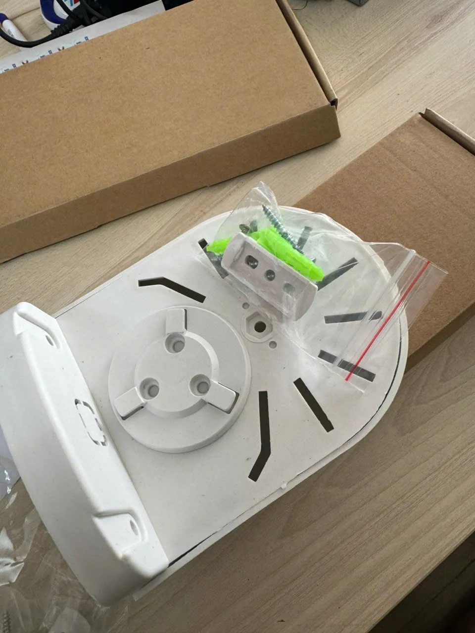Ảnh tin Chân đế chữ L bắt camera có gài