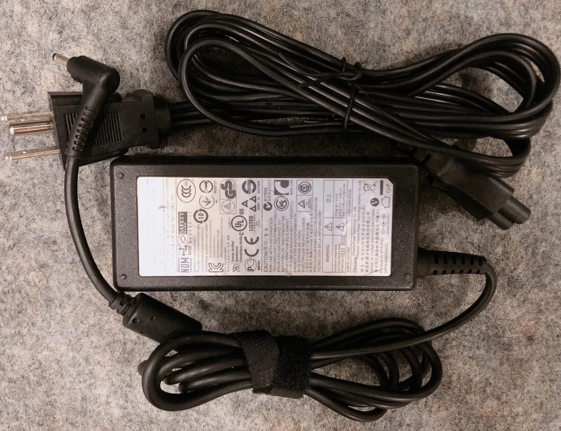 Ảnh tin Sạc Laptop Samsung Chân Nhỏ 45w Zin
