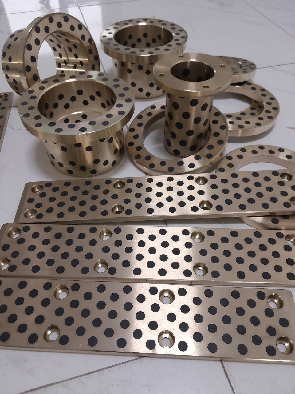 Ảnh tin Cung cấp các loại bạc tự bôi trơn, bạc đồng tiết dầu